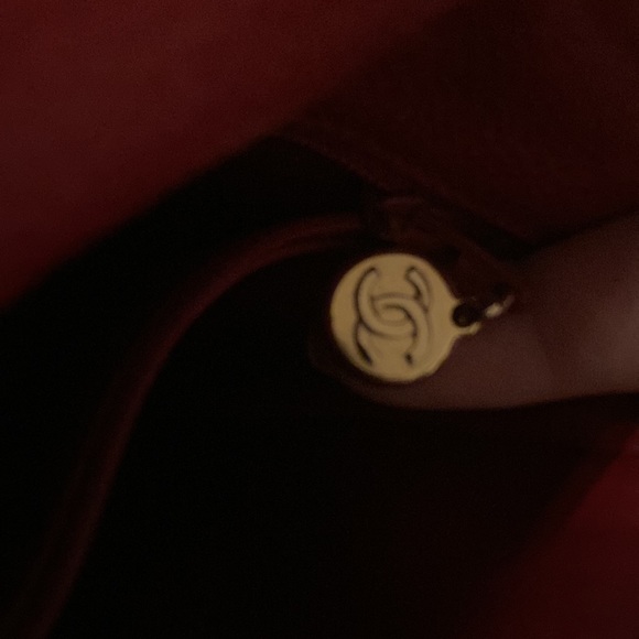 RARE Vintage red caviar chevron Chanel flap with 24 karat gold hardware - Picture 7 of 8